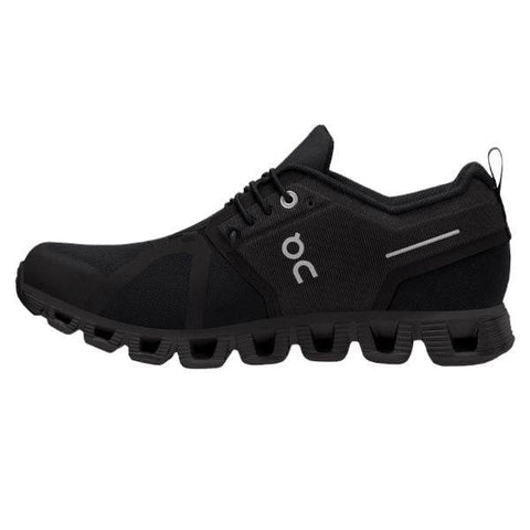 נעל הריצה On Cloud 5 עמיד למים בצבע שחור.