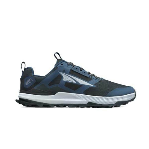 Altra LONE PEAK 8 A0A85NC401 כחול ושחור עם סוליית ביניים לבנה, המיועדת לפעילויות חוץ, הכוללת סוליה מחוספסת לשיפור המשיכה.